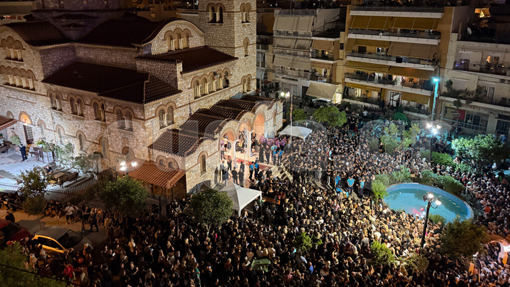 Σε λαϊκή αγρυπνία η σορός του Γιώργου Μαζωνάκη