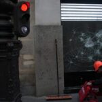 Kαταστηματάρχες στο Παρίσι αγοράζουν όπλα ενόψει των νέων κινητοποιήσεων
